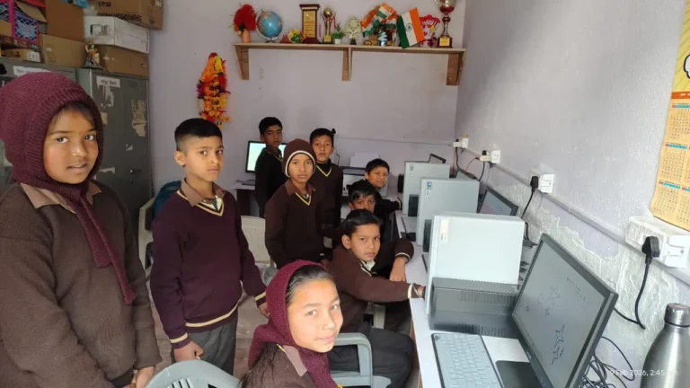 अगस्त्यमुनि में सरस्वती शिशु मंदिर को प्लेनेटस्कूल संस्था ने दी स्मार्ट क्लास की सौगात, बच्चों के थीम-बेस्ड कक्षा का भी किया निर्माण