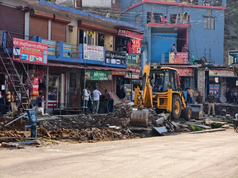 केदारनाथ यात्रा 2026 को लेकर प्रशासन सख्त, तिलवाड़ा में हाईवे पर चला एक्शन