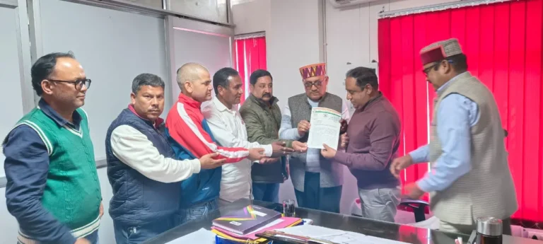 रुद्रप्रयाग जिला कांग्रेस ने शिक्षा निदेशक पर हमले को लेकर मुख्यमंत्री से की विधायक की गिरफ्तारी की मांग