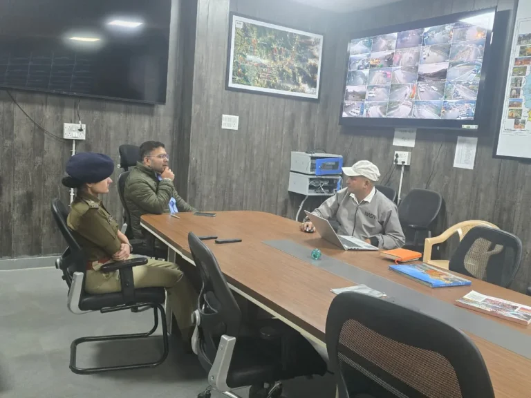 रूद्रप्रयाग में बारिश-बर्फबारी जारी, सभी मार्ग खुले; प्रशासन का अलर्ट, आपात स्थिति के लिए जारी हुए हेल्पलाइन नम्बर