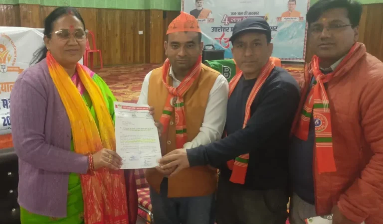 अगस्त्यमुनि में व्यापारियों की बड़ी मांग: पार्किंग व्यवस्था और LPG कोटा बढ़ाने की उठी आवाज, चार मिसाल बेमिसाल कार्यक्रम में सौंपा ज्ञापन