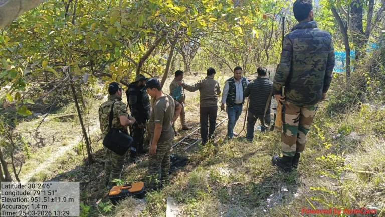 अगस्त्यमुनि के चमराड़ा गाँव के टैंक में फंसा तेंदुआ, ग्रामीणों में छाई दहशत, वन विभाग की क्विक रिस्पॉन्स टीम ने सुरक्षित निकाला