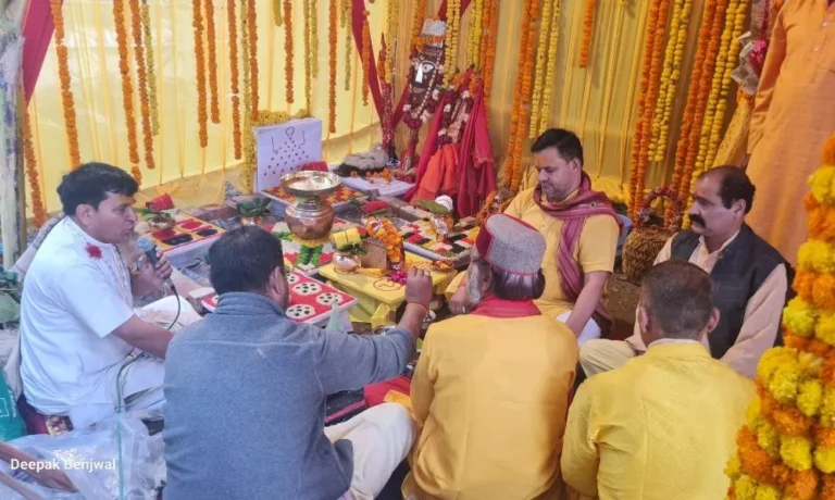 फलेश्वरि माँ चण्डिका बाणातोली में वैदिक मंत्रों के साथ बन्याथ यज्ञ प्रारंभ, गरुड़झाड़ा, शीरा बौट परंपरा देखने उमड़े श्रद्धालु
