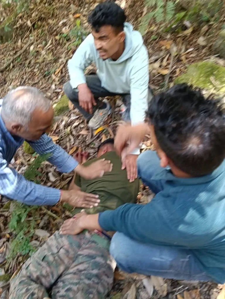 चोपता मार्ग पर सेना का वाहन दुर्घटनाग्रस्त,एक जवान गंभीर रूप से घायल, किया गया एयरलिफ्ट