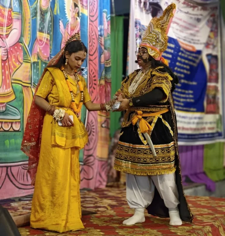 अगस्त्यमुनि महिला रामलीला की षष्ठम् रात्रि में सीता हरण, जटायु-रावण युद्ध एवं सूर्पणखा प्रसंग का हुआ जीवंत मंचन