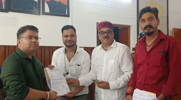 गौ सम्मान आह्वान अभियान’ के दूसरे चरण में जिलाधिकारी के माध्यम से भेजा गया 3000 पन्नों का हस्ताक्षरयुक्त ज्ञापन, गौ हत्या पर पूर्ण प्रतिबंध, गौ सेवा मंत्रालय, ट्रॉमा सेंटर और गौ एंबुलेंस की उठी मांग