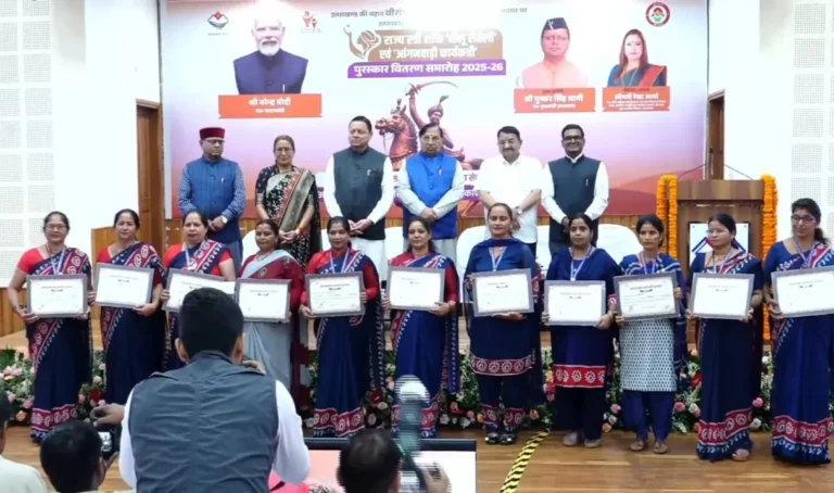 33 वर्षों की सेवा को मिला सम्मान, रुद्रप्रयाग की सरस्वती देवी उत्कृष्ट आंगनबाड़ी राज्य पुरस्कार से सम्मानित