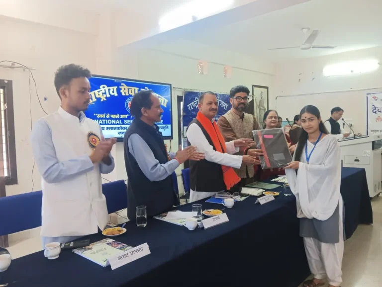 मेरे सपनों का भारत’ प्रतियोगिताओं में विद्यार्थियों ने दिखाई प्रतिभा, विजेताओं को किया सम्मानित